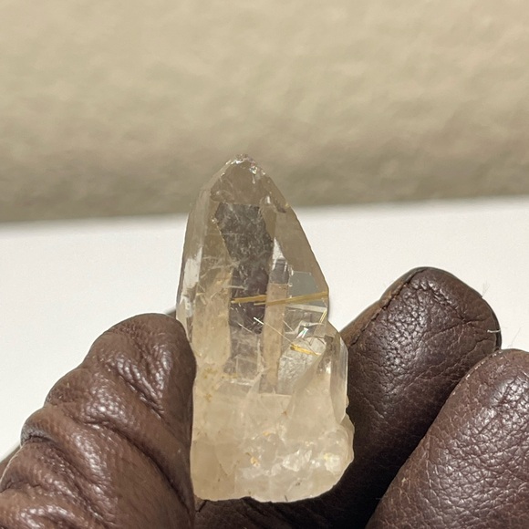 Mini Rutile in Quartz raw point - Picture 11 of 16